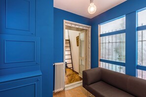 Apartamento (2 Bedrooms) | Zona de estar | Una televisión