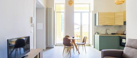 Apartamento (1 Bedroom) | Área de estar | TV