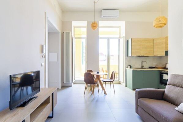 Apartment (1 Bedroom) | Living area | TV