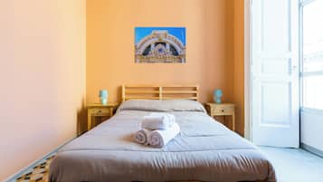 公寓 (1 Bedroom) | 1 多间卧室、笔记本电脑工作区、床单