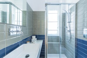 Departamento (2 Bedrooms) | Baño | Regadera y bidet 