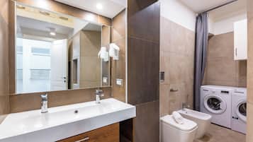 Apartment (2 Bedrooms) | Bathroom | Shower, bidet