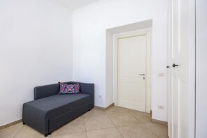 Apartment (2 Bedrooms) | 2 bedrooms, bed sheets