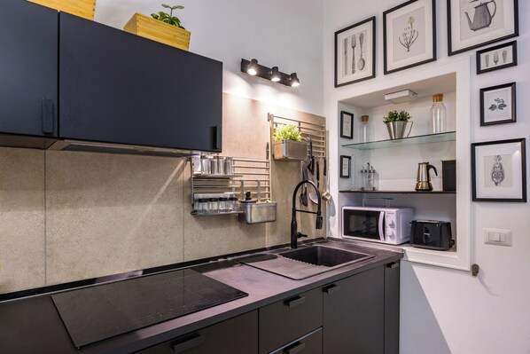 Apartment (2 Bedrooms) | Private kitchen | Oven, electric kettle