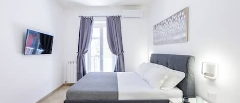 2 bedrooms, bed sheets