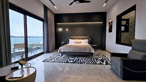 ห้องเอ็กเซกคิวทีฟ, อ่างอาบน้ำ, วิวภูเขา | เครื่องนอนระดับพรีเมียม, ตู้นิรภัยในห้องพัก, โต๊ะทำงาน