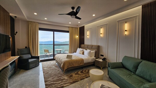 Camera Signature, vista montagna | Biancheria da letto di alta qualità, una cassaforte in camera