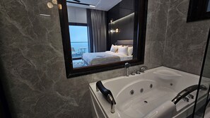 Executive Room, Bathtub, Mountain View | Bathroom | Shower, free toiletries, hair dryer, slippers - Clarissa Resort Mukteshwar (Dhari)