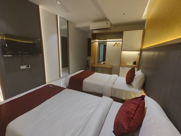 Superior Double or Twin Room | Desk, iron/ironing board, free WiFi