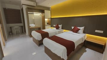 Superior Double or Twin Room | Desk, iron/ironing board, free WiFi