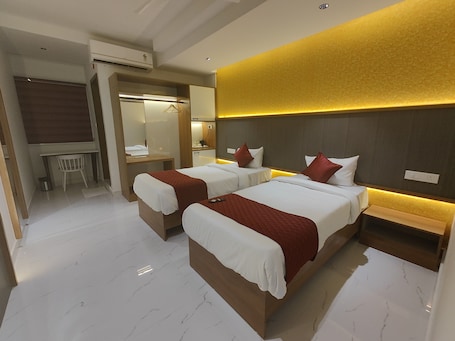 Superior Double or Twin Room | Desk, iron/ironing board, free WiFi