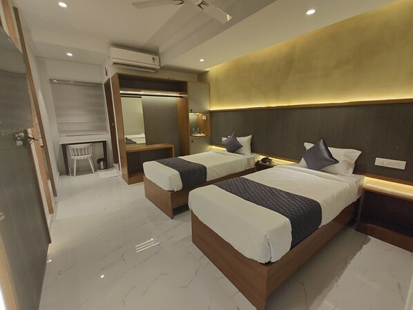 Superior Double or Twin Room | Desk, iron/ironing board, free WiFi