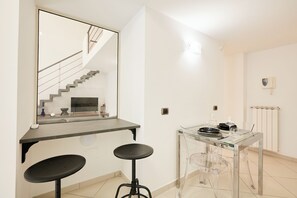 公寓, 1 張標準雙人床和 1 張沙發床 (2 Bedrooms) | 起居區 | 電視