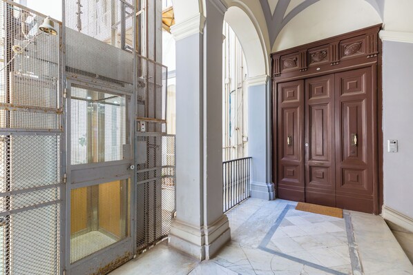 Elevator - Design Studio Duplex at National Museum (Naples)