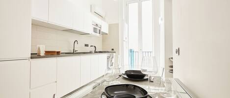 Apartemen, 1 Tempat Tidur Double dengan tempat tidur Sofa (2 Bedrooms) | Dapur pribadi | Oven dan ketel listrik