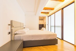 Apartment (2 Bedrooms) | 2 bedrooms, iron/ironing board, bed sheets