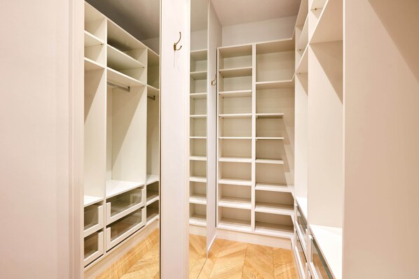 Apartamento (1 Bedroom) | 1 dormitorio, espacio para trabajar con un portátil, ropa de cama