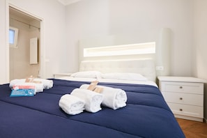 Appartement (1 Bedroom) | 1 chambre, espace de travail pour ordinateur portable, draps fournis