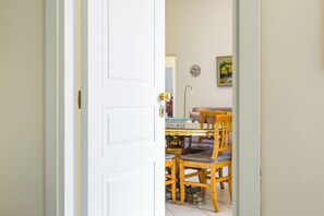 Apart Daire (1 Bedroom) | Oturma alanı | Televizyon 