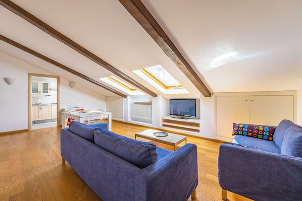 Apartment (2 Bedrooms) | Living area
