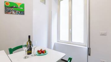 Studio (1 Bedroom) | Living area | TV