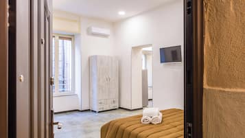 1 bedroom, laptop workspace, bed sheets