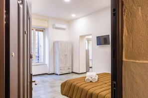 1 Schlafzimmer, laptopgeeigneter Arbeitsplatz, Bettwäsche