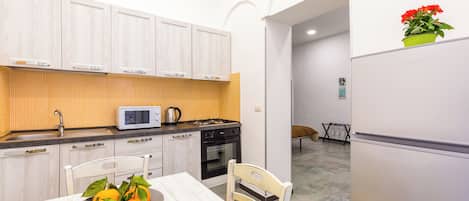 Studio, 1 Double Bed with Sofa bed (1 Bedroom) | Private kitchen | Microwave, oven, electric kettle