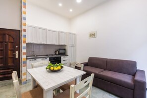 Apartament, 1 llit doble i sofà llit (1 Bedroom) | Cuina privada | Microones, forn i bullidora elèctrica 
