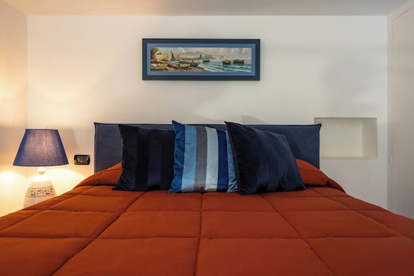 Apartment (1 Bedroom) | 1 bedroom, laptop workspace, iron/ironing board, bed sheets