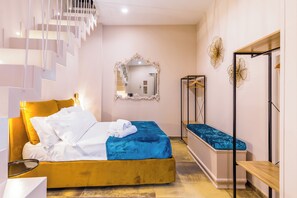 Apartment (1 Bedroom) | 1 bedroom, laptop workspace, bed sheets - Golden Terrace at Historical Center (Naples)