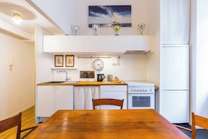 Private kitchen - Grifeo- Quiet Flat on Panoramic Route (Naples)