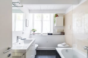 Appartement (1 Bedroom) | Salle de bain | Bidet