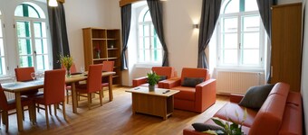 Deluxe Two-Bedroom Apartment with Castle&Garden View