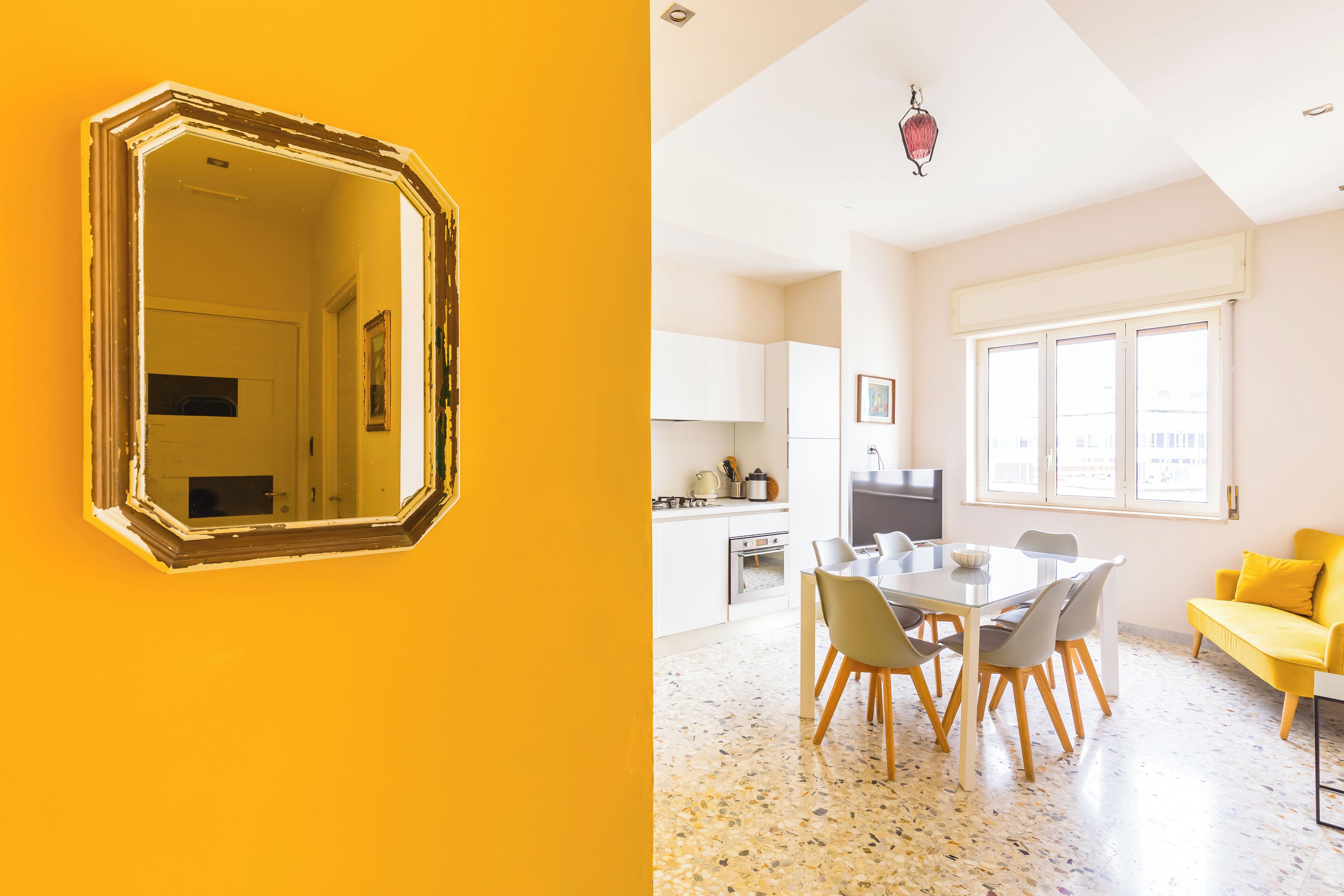 公寓 (2 Bedrooms) | 起居区 | 32-英寸电视（配备有线频道）