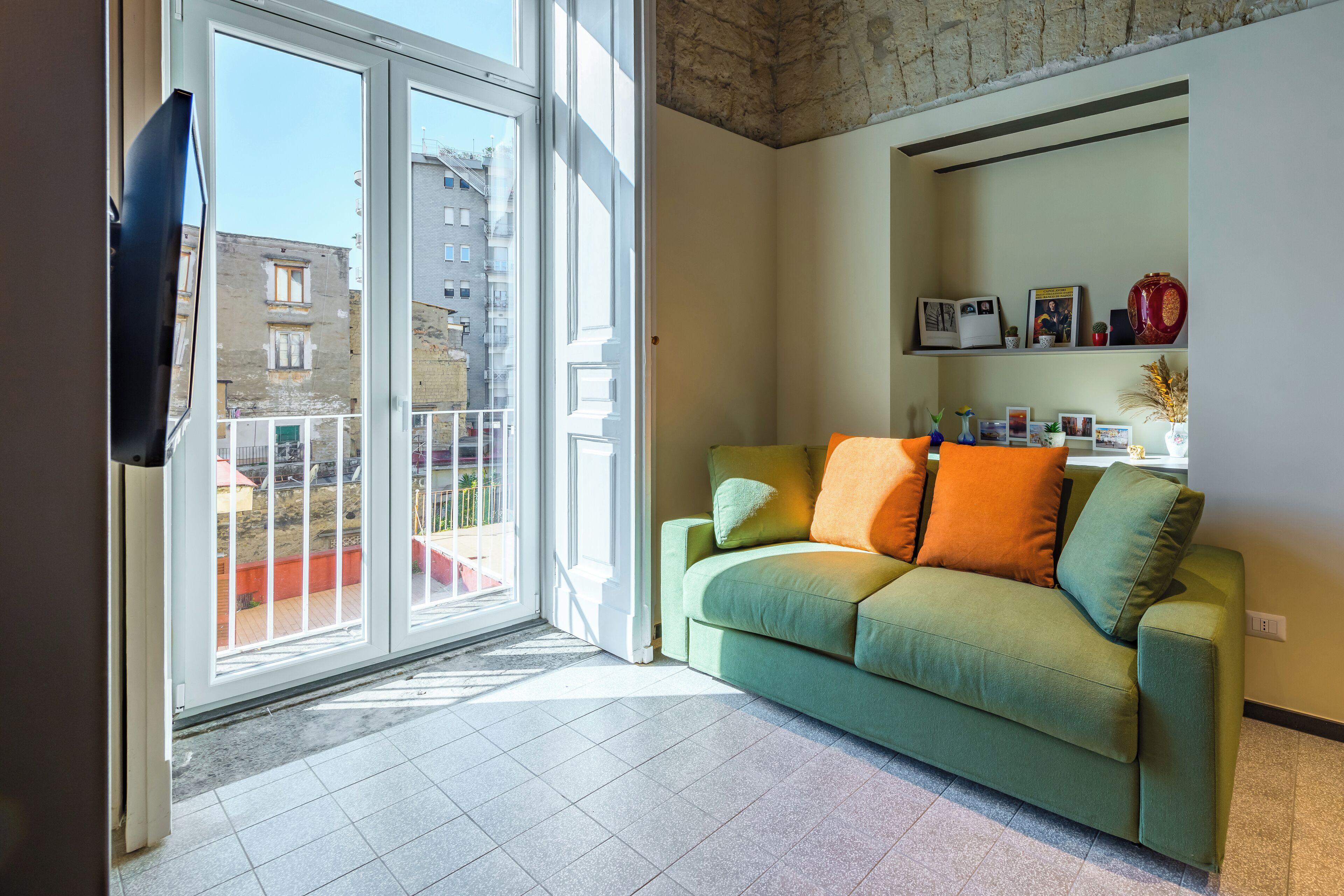 Lägenhet (2 Bedrooms) | Vardagsrum | 32-tums smart-tv med kabelkanaler