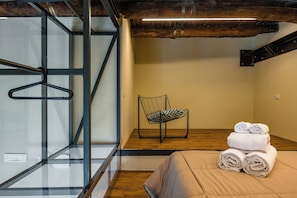 Apartment (2 Bedrooms) | 2 bedrooms, laptop workspace, bed sheets