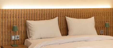 Familienzimmer | Schreibtisch, laptopgeeigneter Arbeitsplatz, Verdunkelungsvorhänge