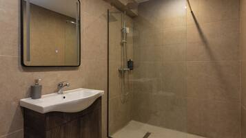 Family Room | Bathroom