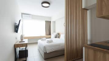 Comfort-Zimmer | Schreibtisch, laptopgeeigneter Arbeitsplatz, Verdunkelungsvorhänge