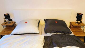 1 bedroom, internet, bed sheets