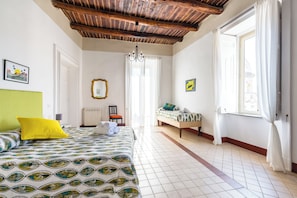 Lägenhet (3 Bedrooms) | 3 sovrum, arbetsyta för laptop och sängkläder