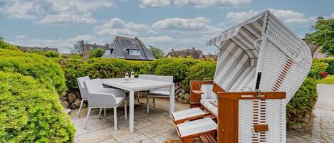 تناول الطعام بالخارج