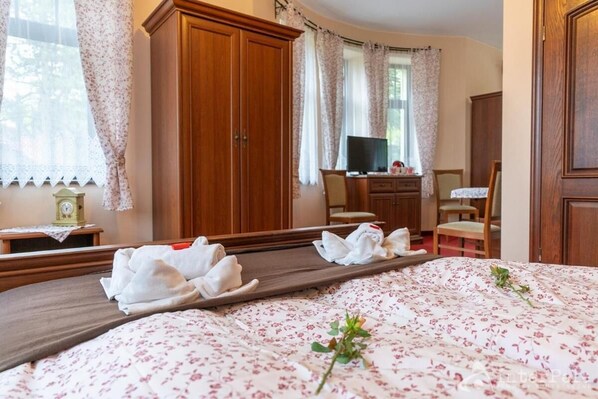 1 bedroom, internet, bed sheets