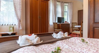 Die Willa Słoneczna Róża befindet sich im Zentrum von Szklarskiej Poreby