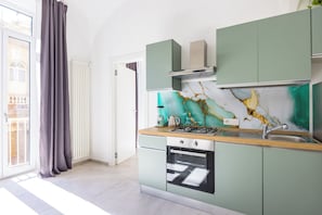 Appartement (1 Bedroom) | Cuisine privée | Four, machine à expresso, bouilloire électrique