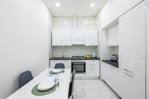 Appartement (3 Bedrooms) | Cuisine privée