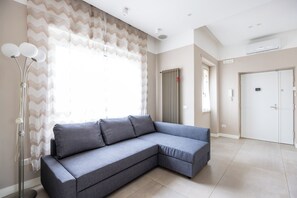 Apartment (3 Bedrooms) | Living area - Malta Modern and Lovely Flat With Parking (Naples)