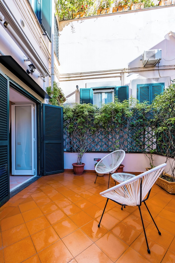 Terrace/patio - Materdei Beautiful Terrace by Napoliapartments (Naples)