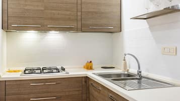 Apartamento (2 Bedrooms) | Cozinha privada | Máquina de café expresso, fogão, chaleira elétrica